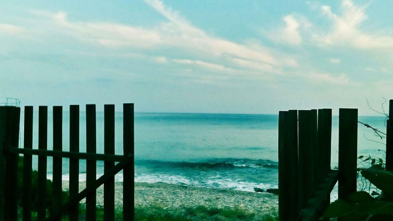 Seafront Villa Joan Nea Skioni Bagian luar foto