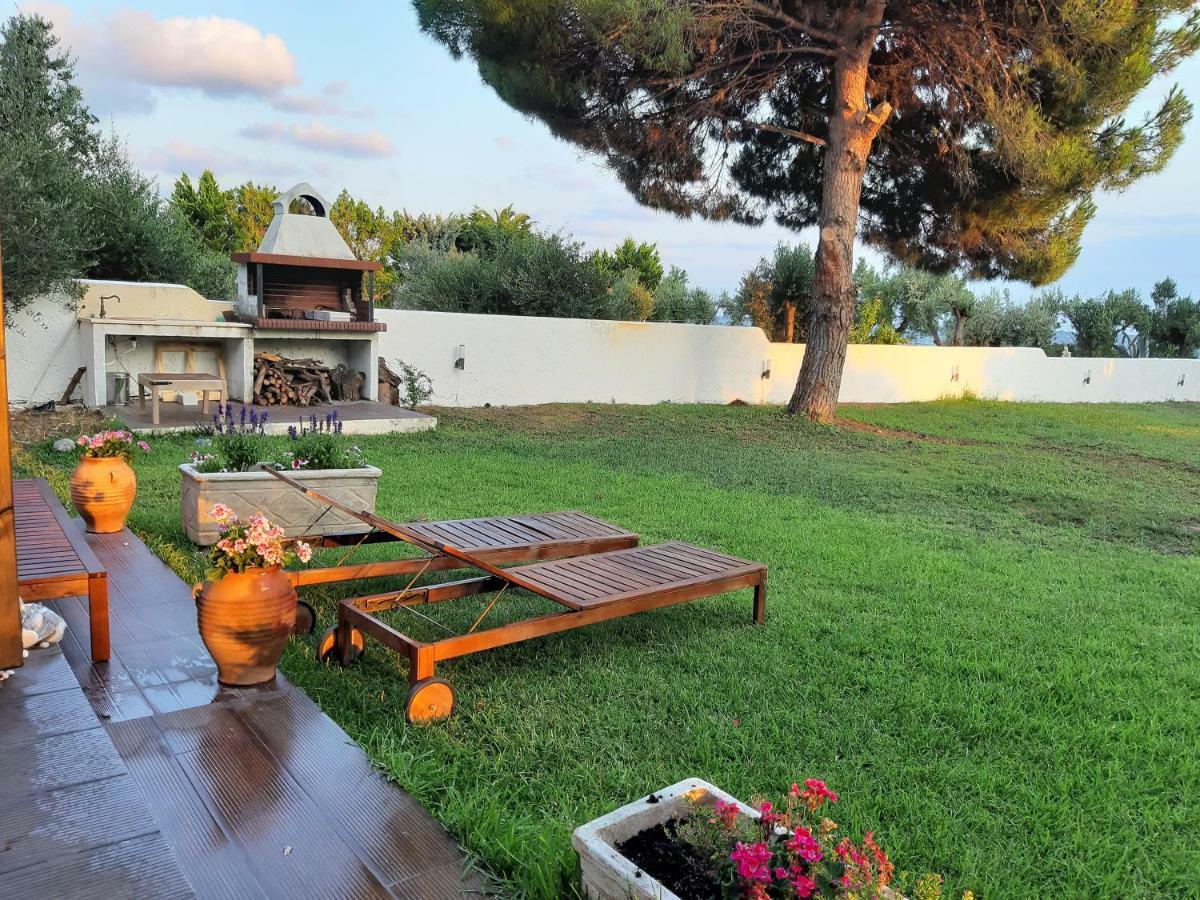 Seafront Villa Joan Nea Skioni Bagian luar foto